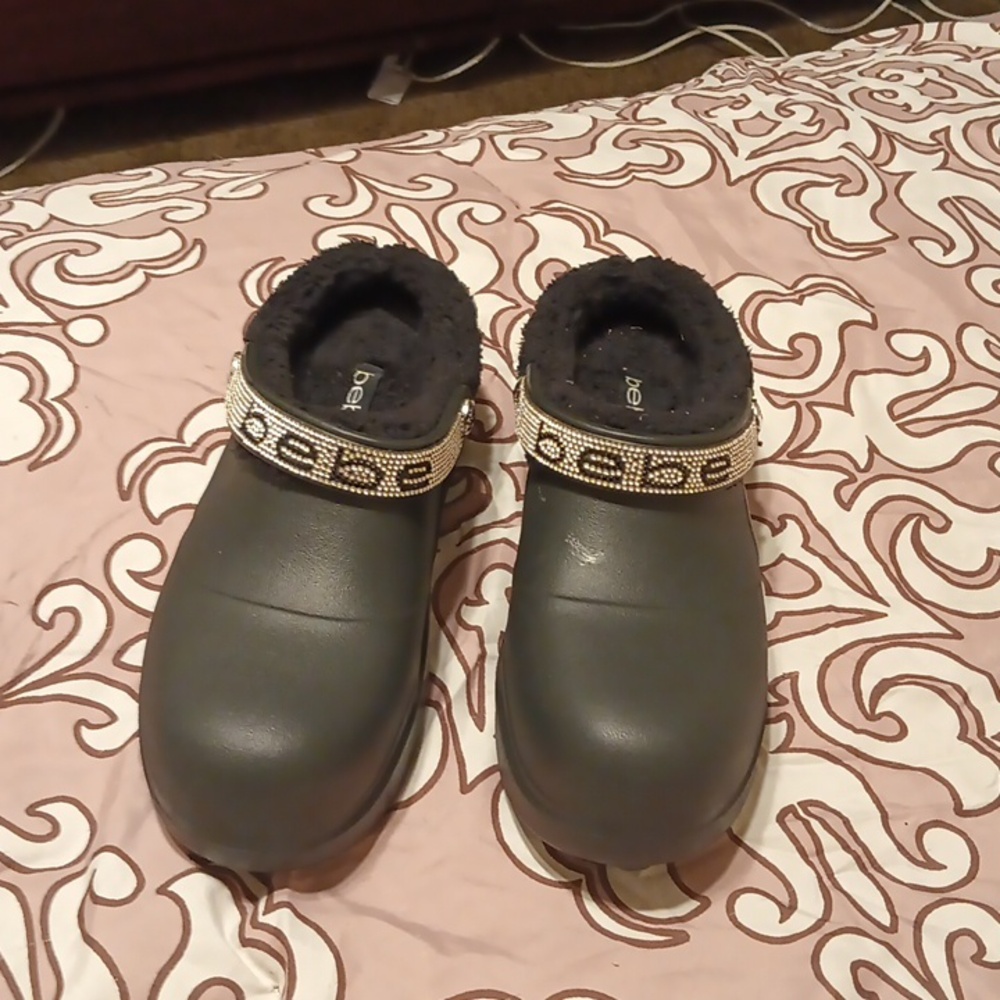 Bebe woman's Vanessa clogs color black size 10 new no tags